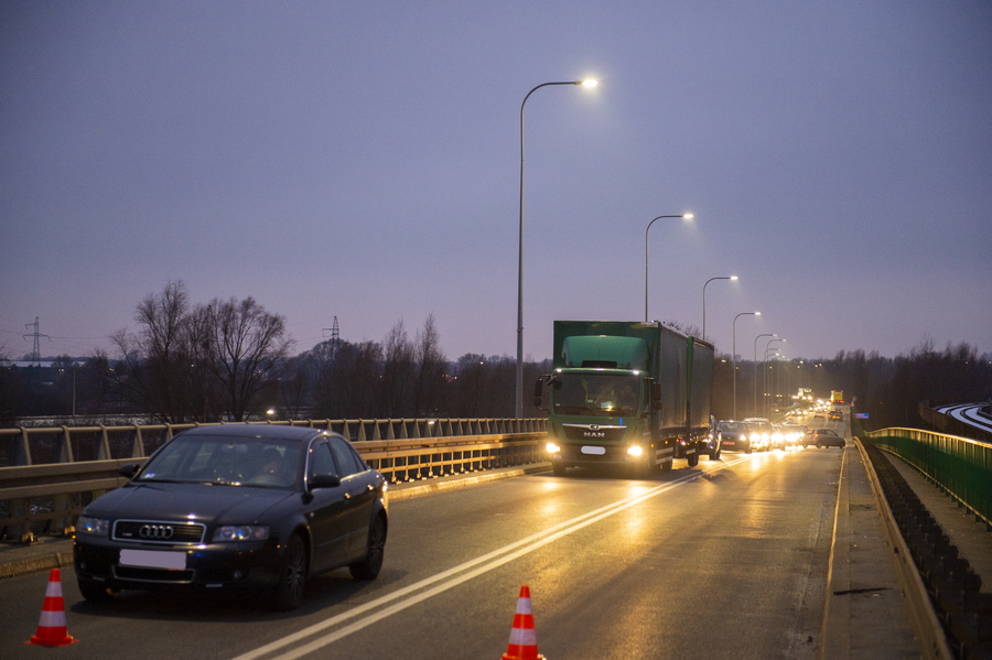 Wypadek dwóch aut na moście Unii Europejskiej., fot. 9