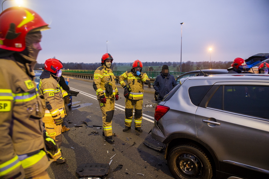 Wypadek dwch aut na mocie Unii Europejskiej., fot. 14