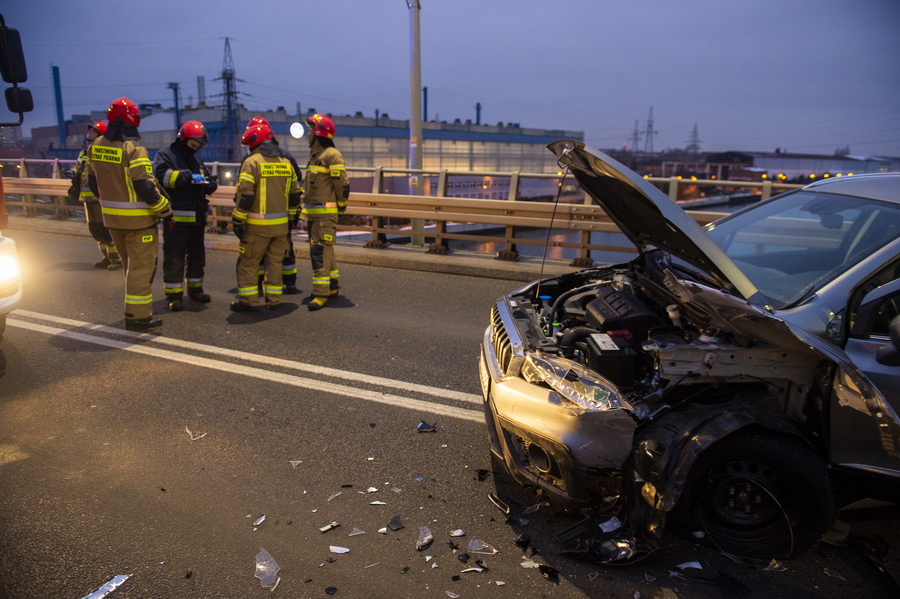 Wypadek dwch aut na mocie Unii Europejskiej., fot. 22