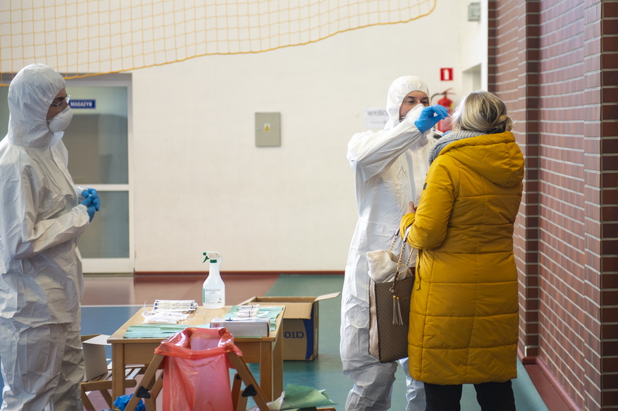 Elblscy nauczyciel przebadani na koronawirusa. "Czy takie testy maj sens?", fot. 27