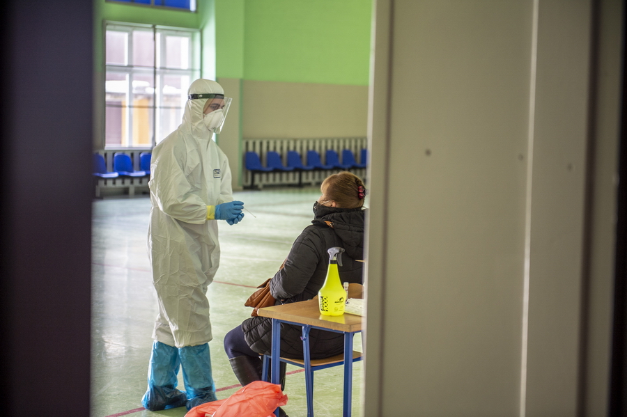 Elblscy nauczyciel przebadani na koronawirusa. "Czy takie testy maj sens?", fot. 35