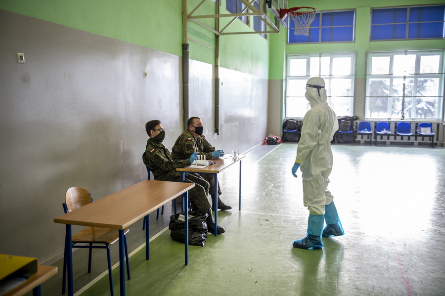 Elblscy nauczyciel przebadani na koronawirusa. "Czy takie testy maj sens?", fot. 44