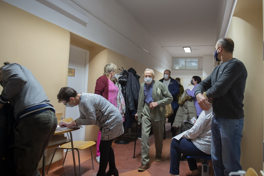 "Teraz bdziemy spokojniejsi". Sprawdzamy, jak w Elblgu przebiegaj szczepienia na COVID-19, fot. 7