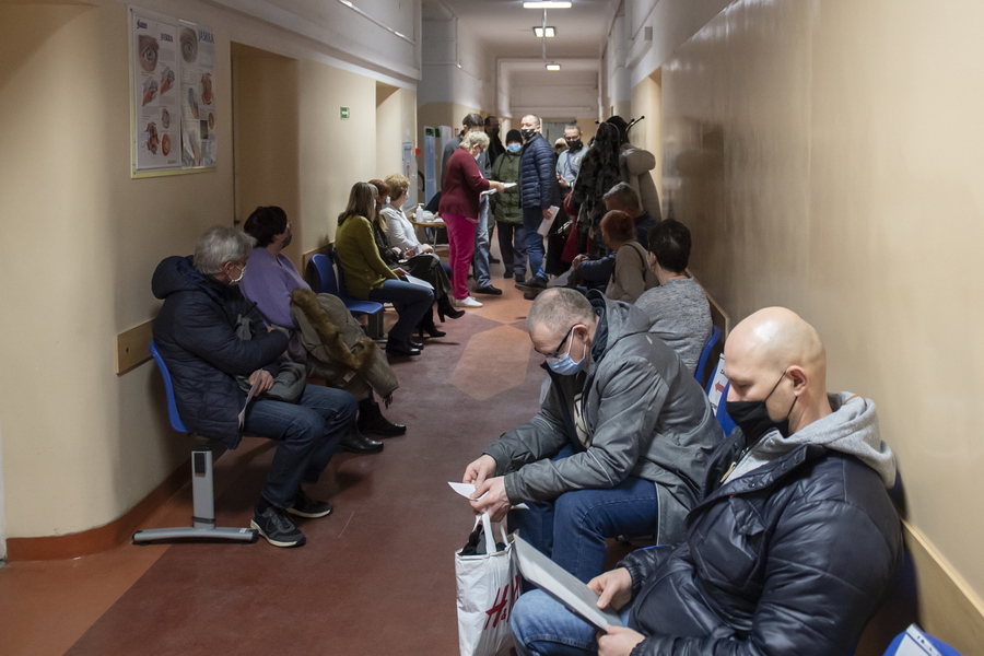 "Teraz bdziemy spokojniejsi". Sprawdzamy, jak w Elblgu przebiegaj szczepienia na COVID-19, fot. 14