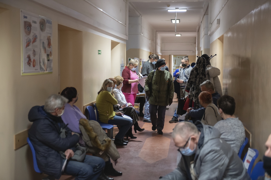 "Teraz bdziemy spokojniejsi". Sprawdzamy, jak w Elblgu przebiegaj szczepienia na COVID-19, fot. 15