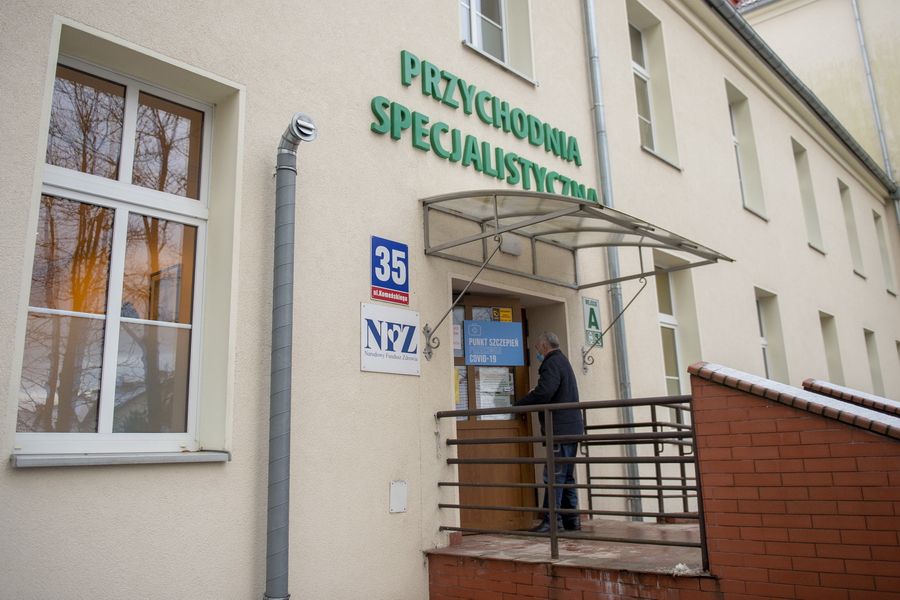 "Teraz bdziemy spokojniejsi". Sprawdzamy, jak w Elblgu przebiegaj szczepienia na COVID-19, fot. 19