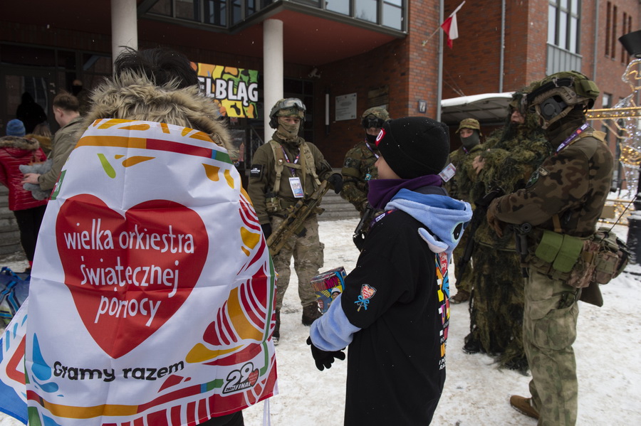 328 wolontariuszy chodzi dzi po Elblgu z WOP-owymi puszkami, fot. 13