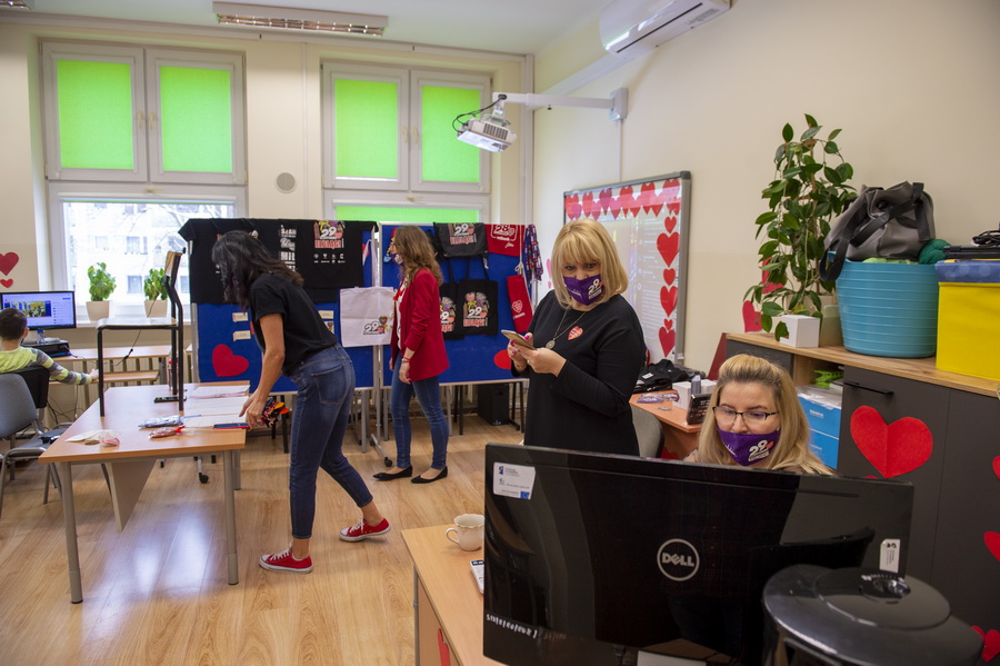 328 wolontariuszy chodzi dziś po Elblągu z WOŚP-owymi puszkami, fot. 56