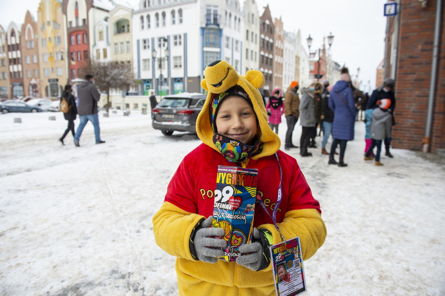 328 wolontariuszy chodzi dziś po Elblągu z WOŚP-owymi puszkami, fot. 67