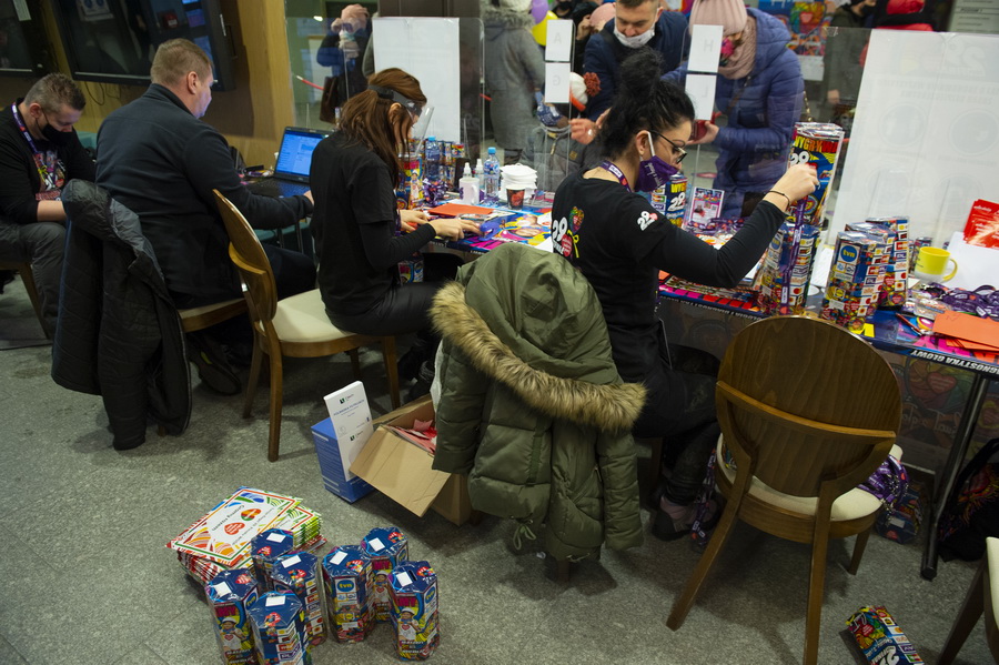 328 wolontariuszy chodzi dzi po Elblgu z WOP-owymi puszkami, fot. 77