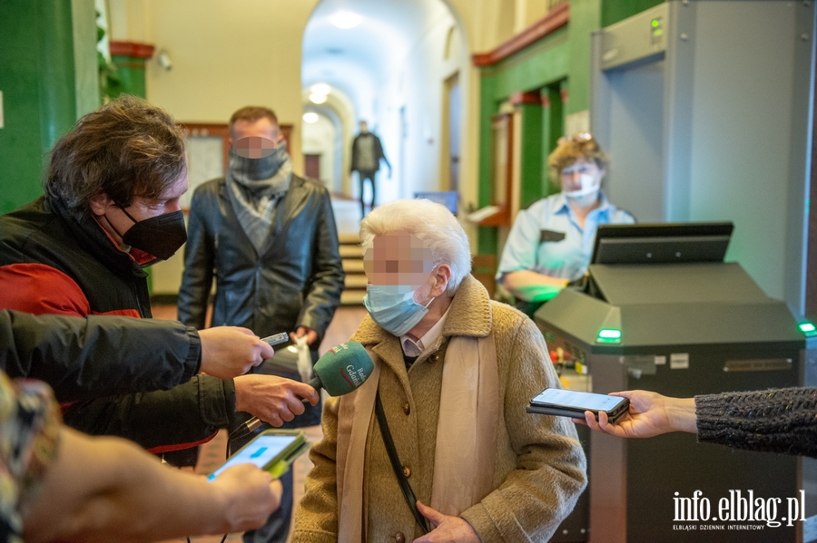 Proces pracownikw firmy organizujcej pokazy dla seniorw, fot. 1