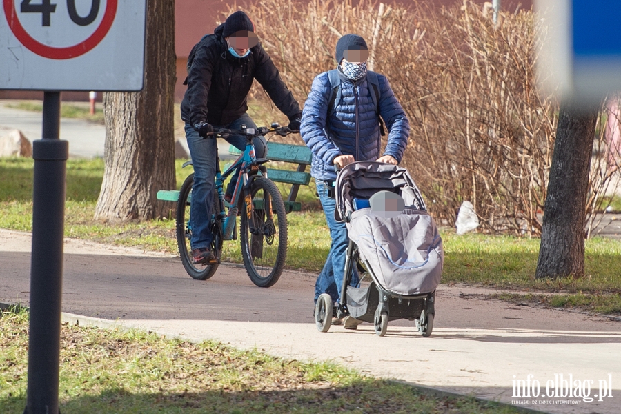 Kolejne obostrzenia dotyczce noszenia przybic, chust, maseczek... , fot. 39