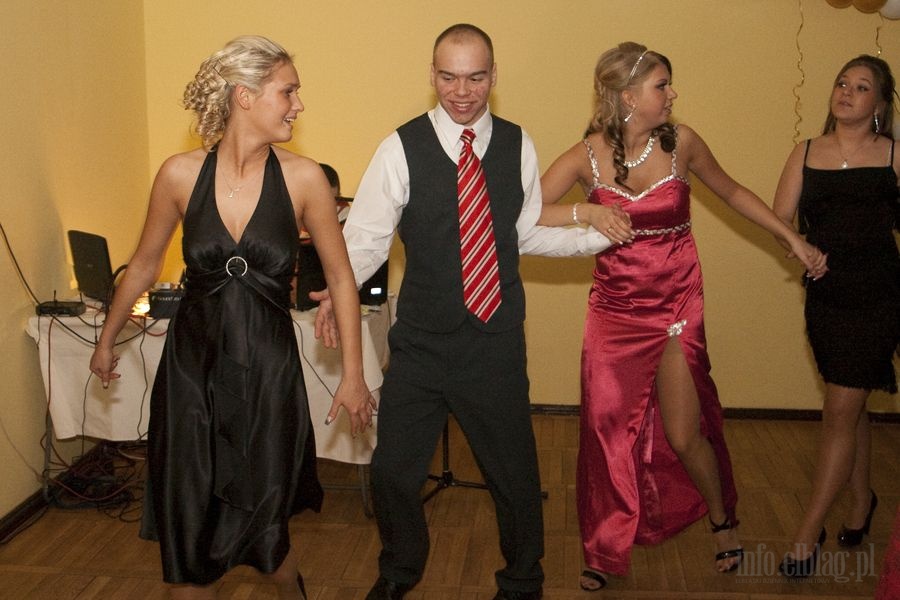 Studniówka 2010 w Zespole Szkół Inżynierii Środowiska i Usług, fot. 65