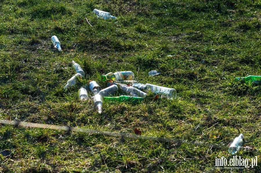 Niszczejcy, zaniedbany  plac zabaw przy ul. Wapiennej, fot. 19