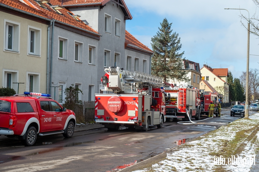 Pożar w budynku przy Grochowskiej. Ewakuowano mieszkańców, fot. 1