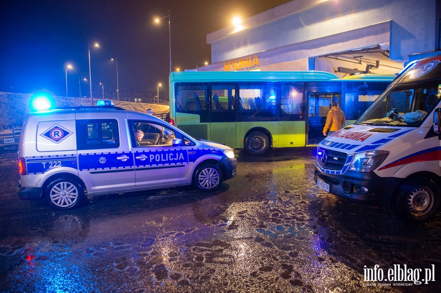 Elblg pl. Dworcowy. Autobus wjecha w cian stacji diagnostycznej, fot. 6