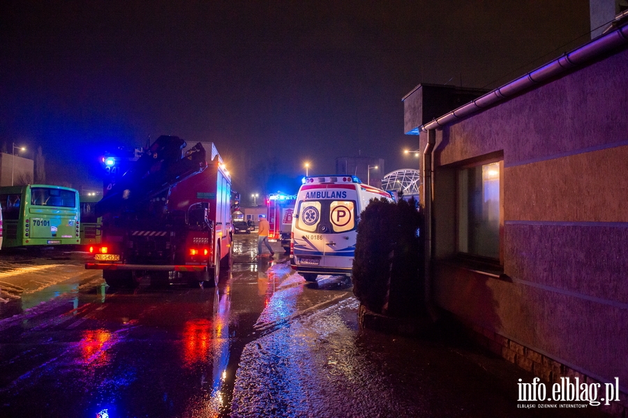 Elblg pl. Dworcowy. Autobus wjecha w cian stacji diagnostycznej, fot. 16