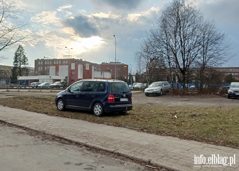 Mistrzowie parkowania w Elblągu (część 80), fot. 12
