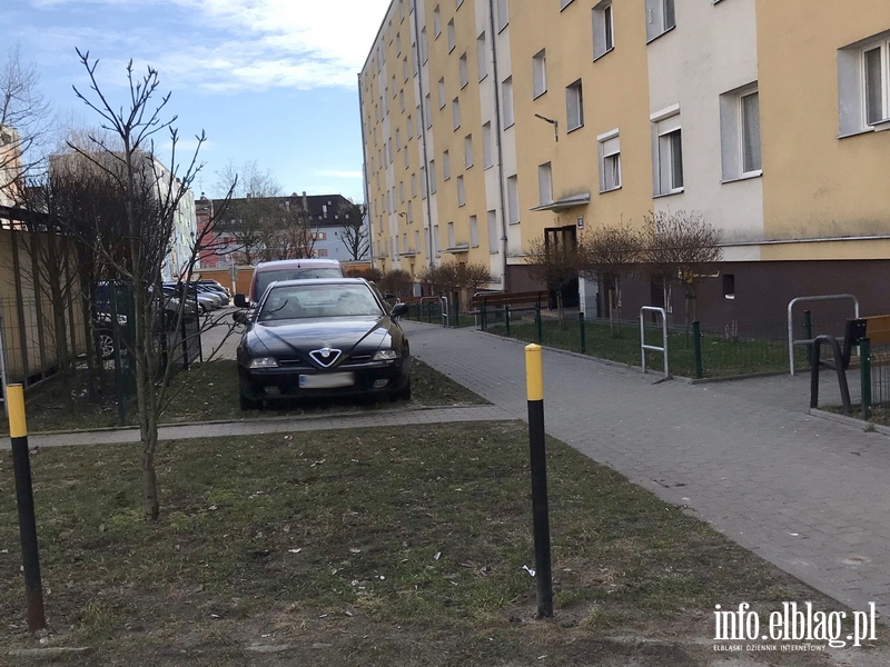 Mistrzowie parkowania w Elblągu (część 81), fot. 13