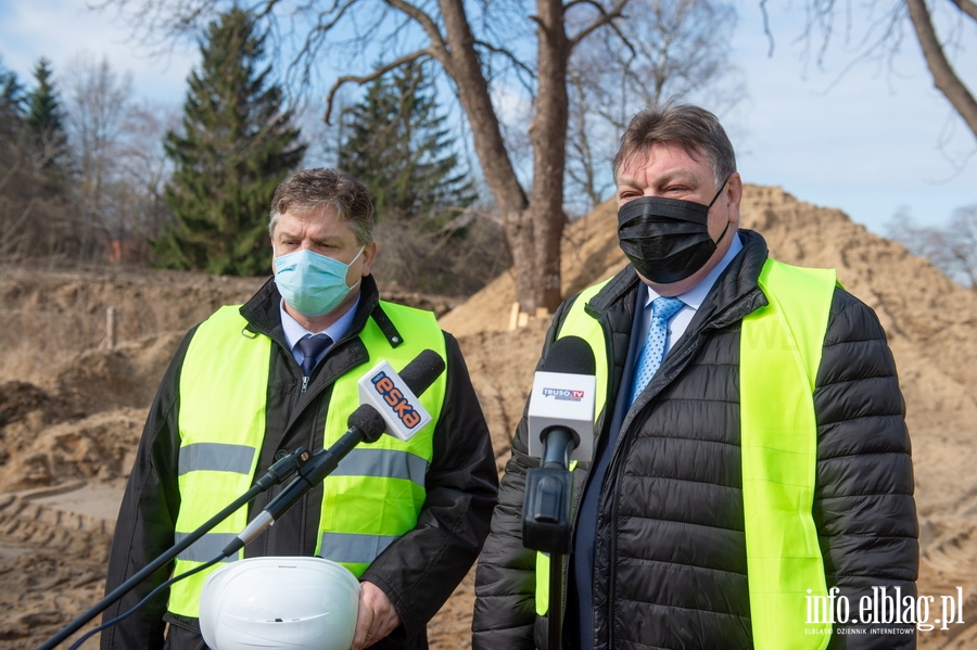 Przy ul. Komeskiego trwa budowa nowego bloku operacyjnego szpitala miejskiego., fot. 6