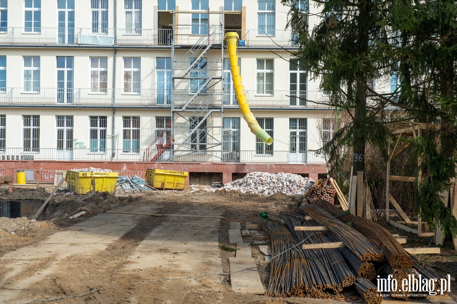 Przy ul. Komeskiego trwa budowa nowego bloku operacyjnego szpitala miejskiego., fot. 16