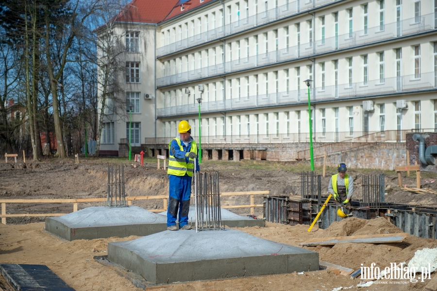 Przy ul. Komeskiego trwa budowa nowego bloku operacyjnego szpitala miejskiego., fot. 23