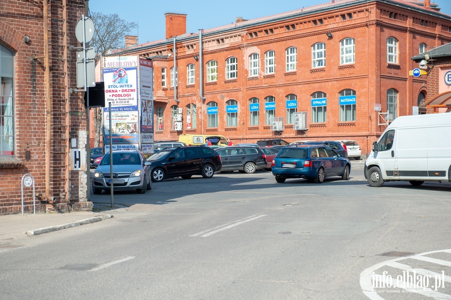Wzmożony ruch w marketach budowlanych. Elblążanie chcą zdążyć z zakupami przed lockdownem, fot. 2