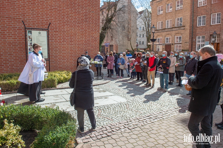 W tym roku wicenie wielkanocnych pokarmw odbywa si inaczej ni zwykle, fot. 11