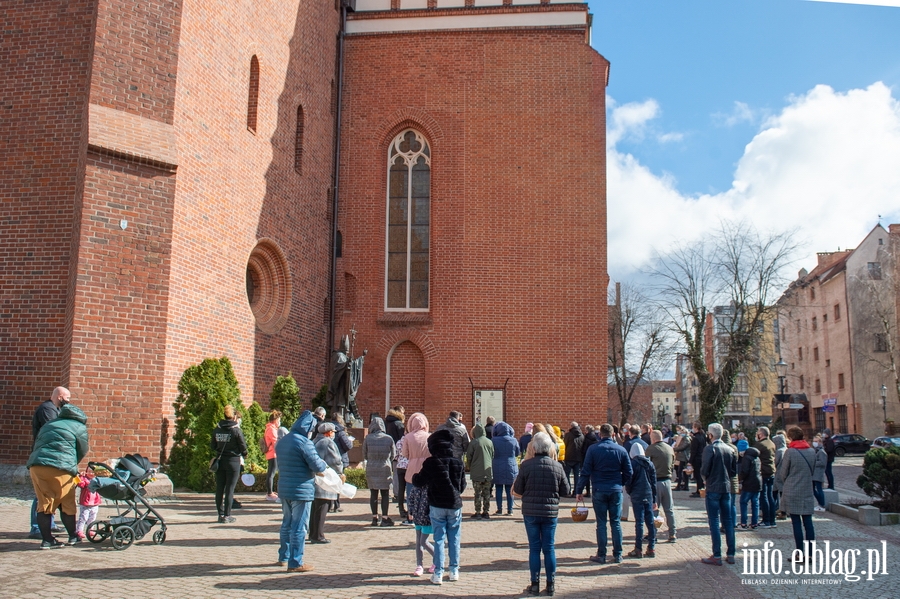 W tym roku święcenie wielkanocnych pokarmów odbywa się inaczej niż zwykle, fot. 16
