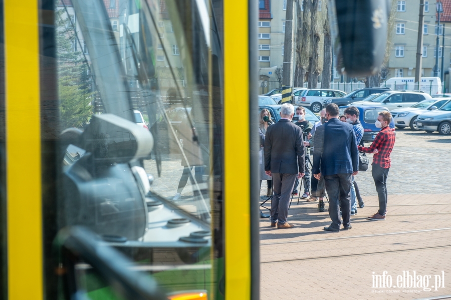 Elblg: Nowy tramwaj rusza na tory. Powinien posuy co najmniej 20 lat, fot. 10