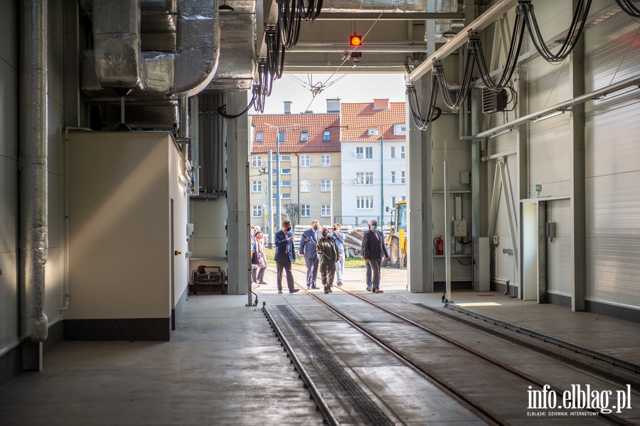 Elblg: Nowy tramwaj rusza na tory. Powinien posuy co najmniej 20 lat, fot. 57