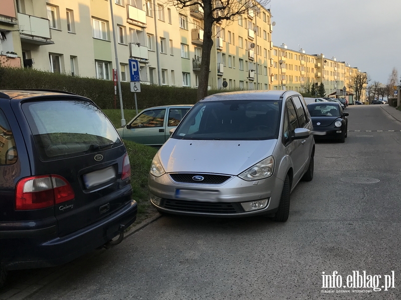 Mistrzowie parkowania w Elblągu (część 85), fot. 15