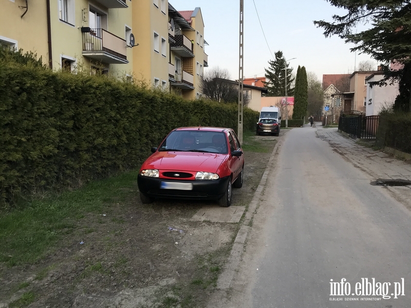 Mistrzowie parkowania w Elblągu (część 86), fot. 1