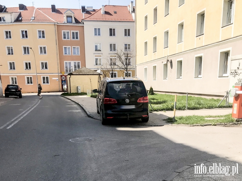 Mistrzowie parkowania w Elblągu (część 86), fot. 12