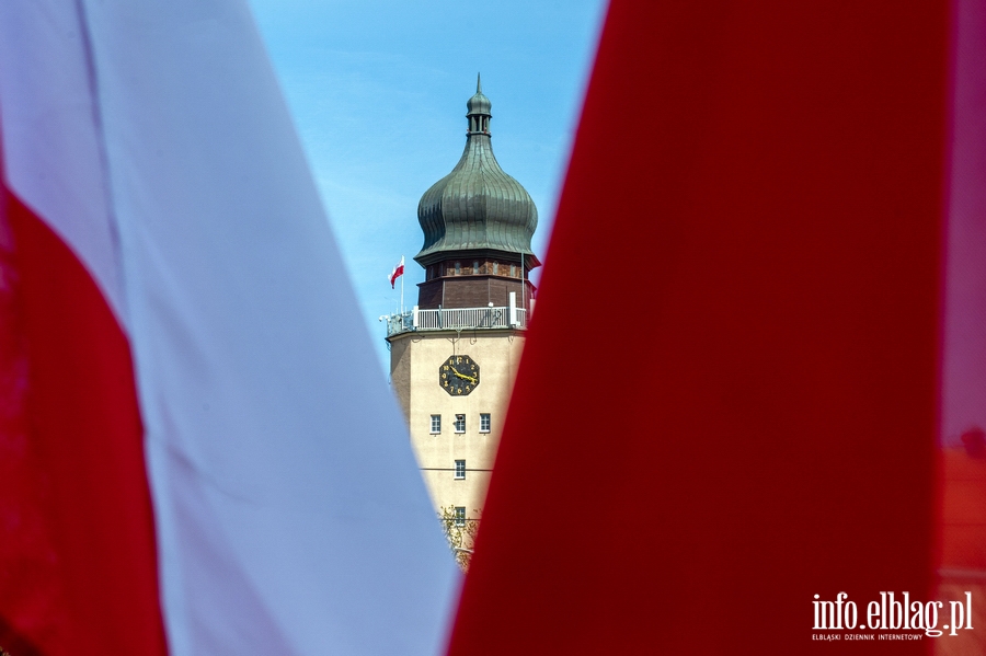 Święto flagi w cieniu epidemii. Tego dnia Elbląg był biało-czerwony, fot. 7