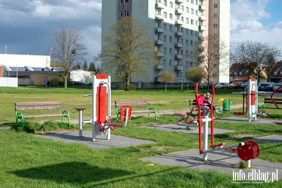 "Plac zabaw przy ul. Malborskiej jest obleganym przez najmodszych, ale jego stan wymaga interwencji", fot. 1