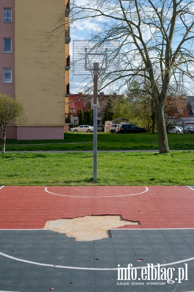 "Plac zabaw przy ul. Malborskiej jest obleganym przez najmłodszych, ale jego stan wymaga interwencji", fot. 10