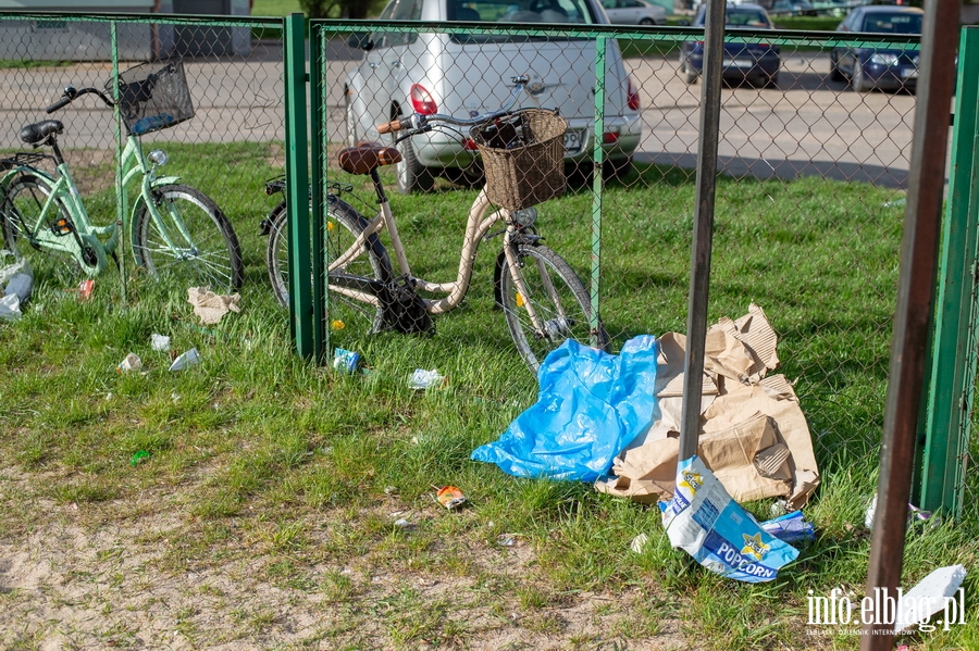 "Plac zabaw przy ul. Malborskiej jest obleganym przez najmodszych, ale jego stan wymaga interwencji", fot. 14