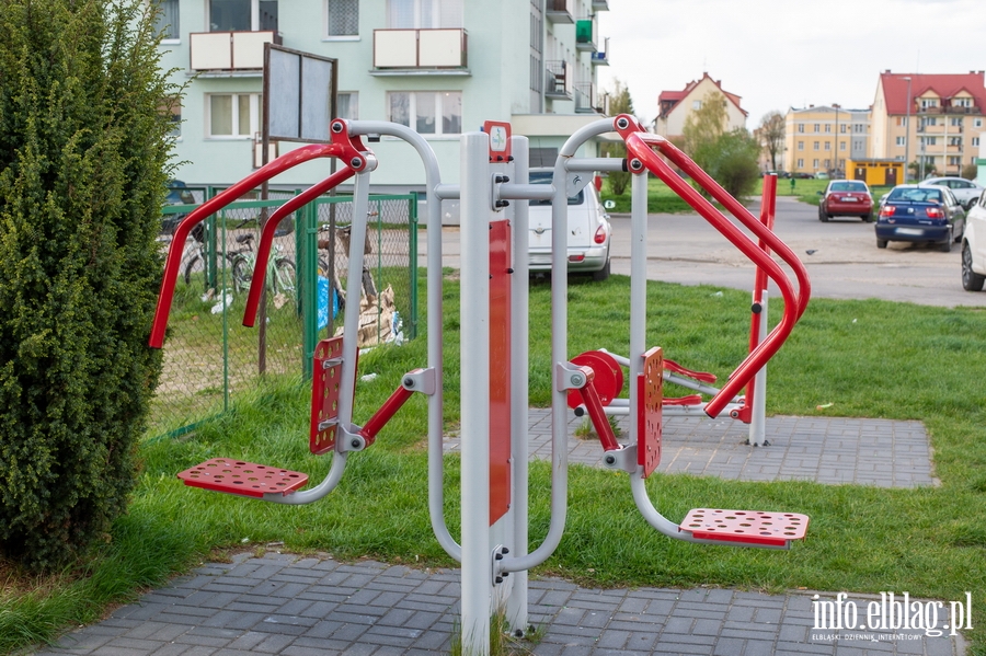 "Plac zabaw przy ul. Malborskiej jest obleganym przez najmodszych, ale jego stan wymaga interwencji", fot. 30