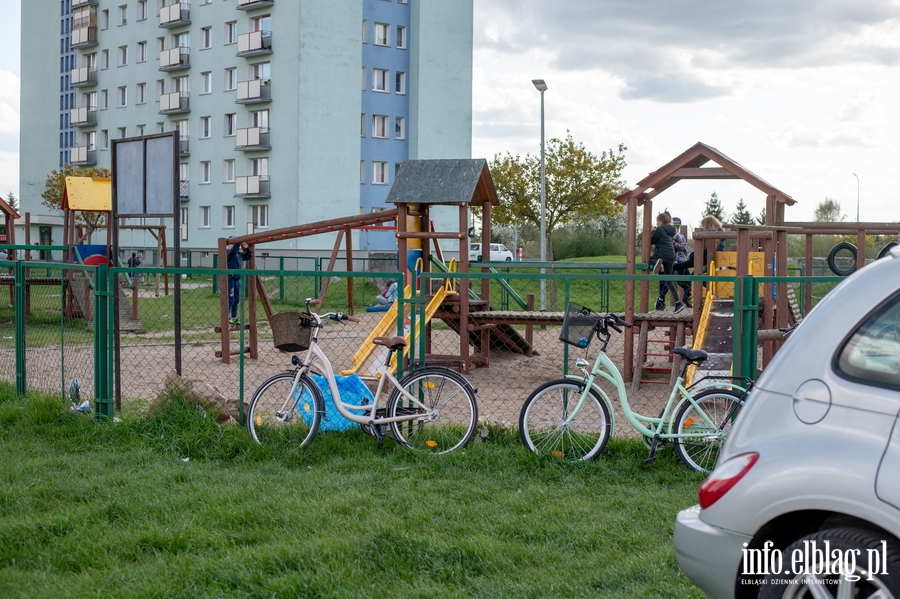 "Plac zabaw przy ul. Malborskiej jest obleganym przez najmodszych, ale jego stan wymaga interwencji", fot. 36