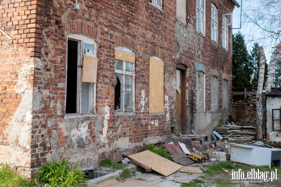 Trwa rozbiórka 120-letniego budynku przy ul. Komeńskiego, fot. 4