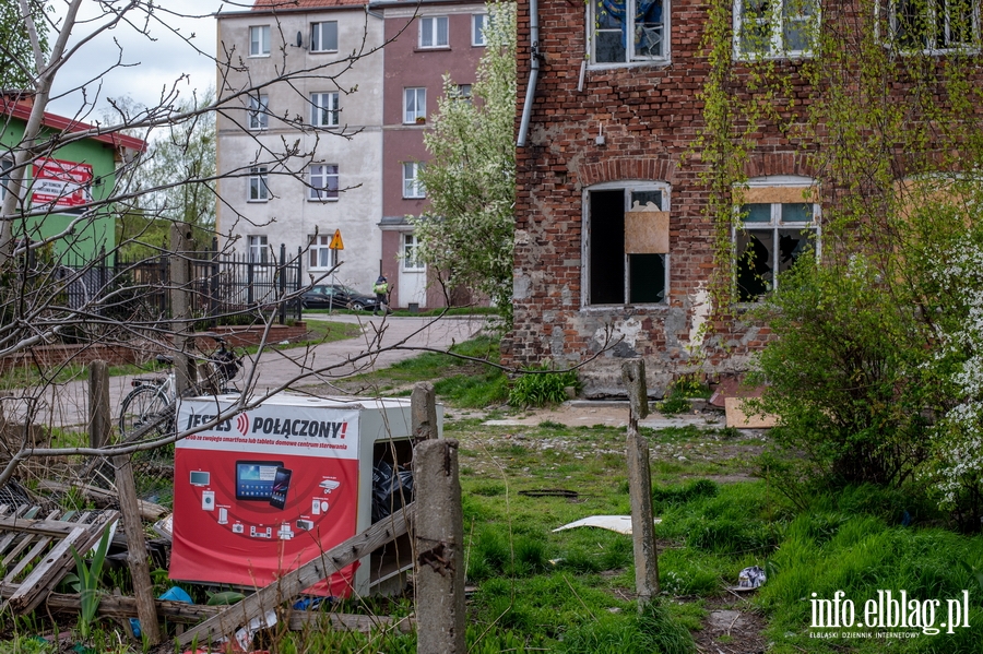 Trwa rozbiórka 120-letniego budynku przy ul. Komeńskiego, fot. 7
