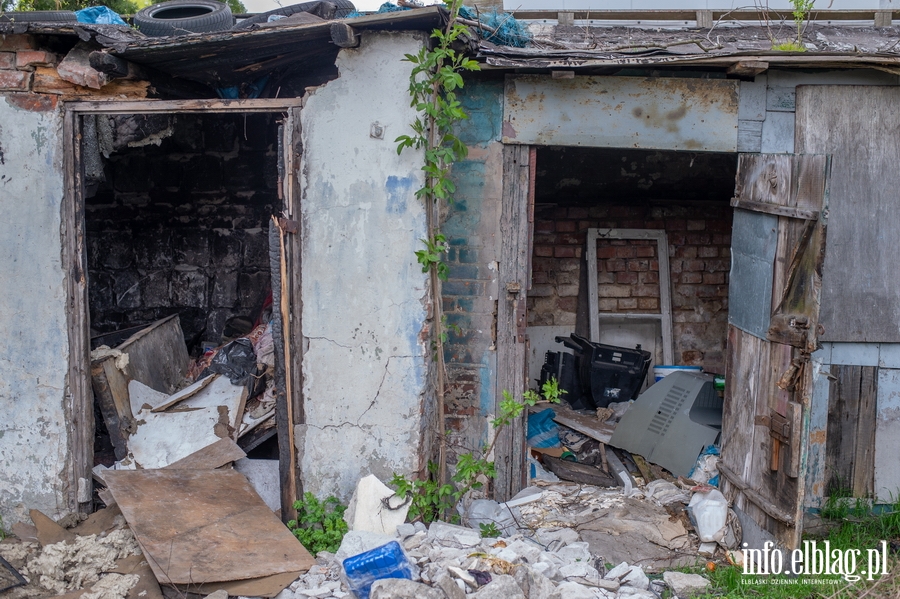 Trwa rozbiórka 120-letniego budynku przy ul. Komeńskiego, fot. 9