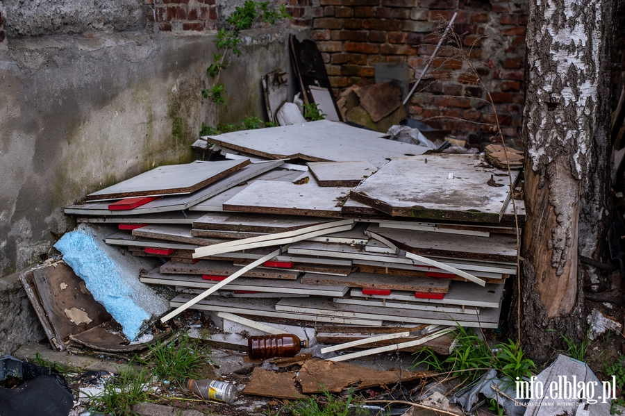 Trwa rozbiórka 120-letniego budynku przy ul. Komeńskiego, fot. 10