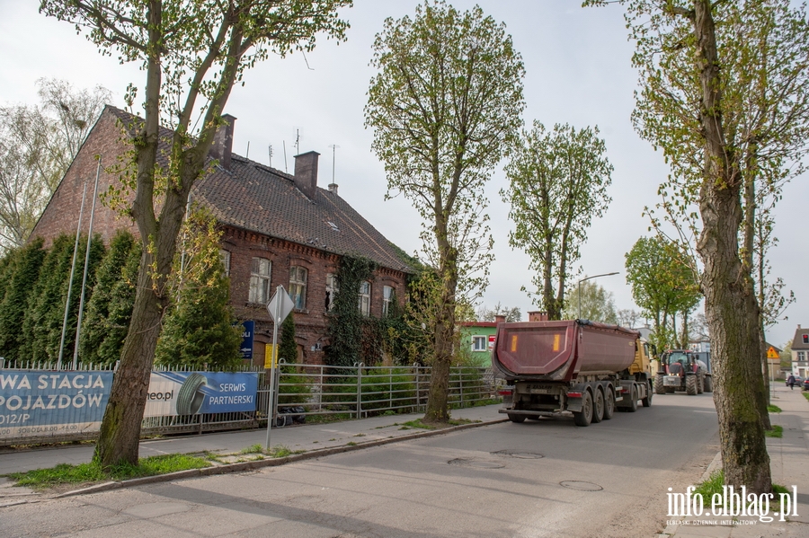 Trwa rozbirka 120-letniego budynku przy ul. Komeskiego, fot. 16