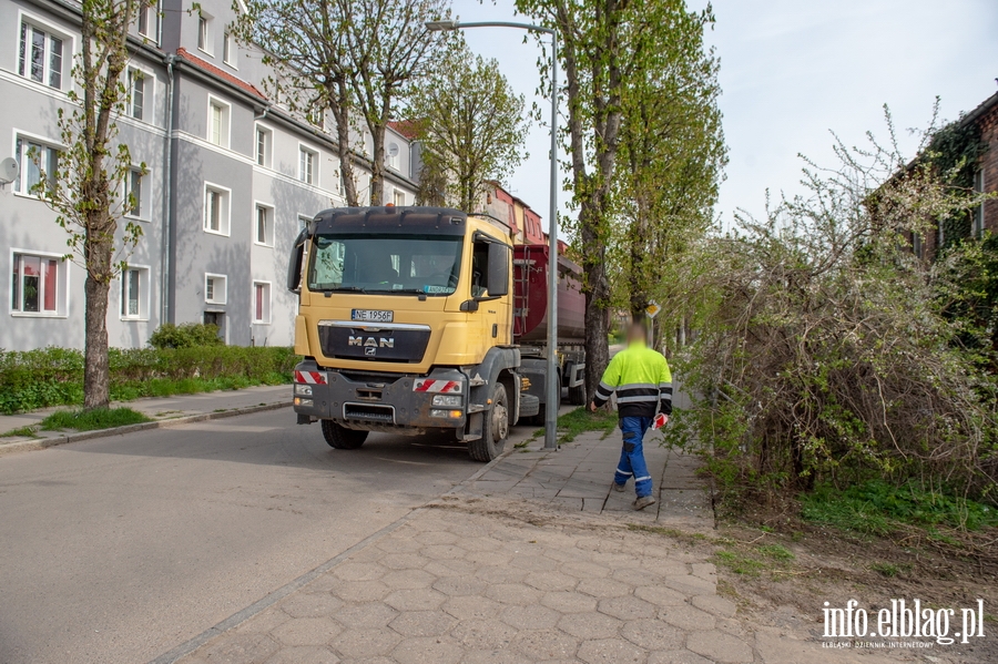 Trwa rozbirka 120-letniego budynku przy ul. Komeskiego, fot. 18