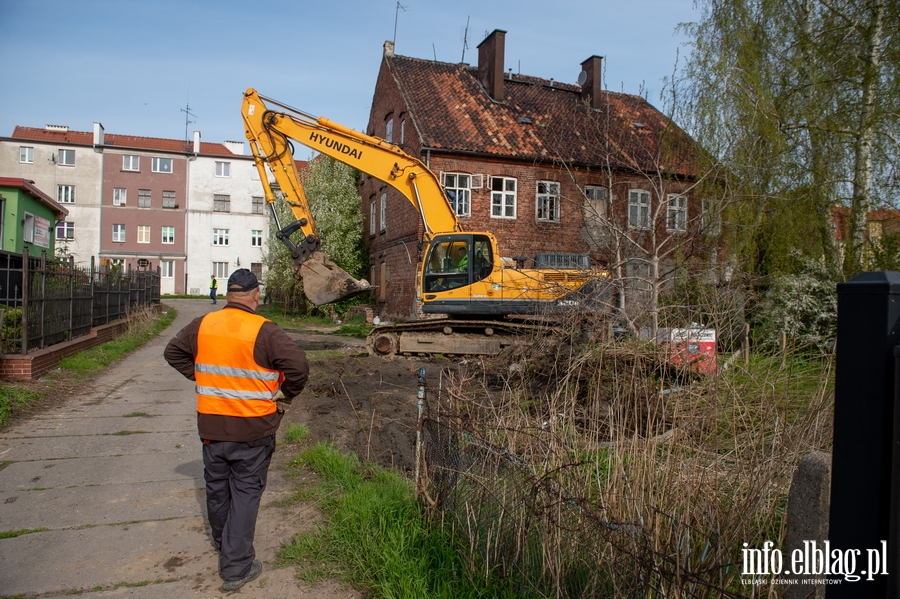 Trwa rozbirka 120-letniego budynku przy ul. Komeskiego, fot. 20