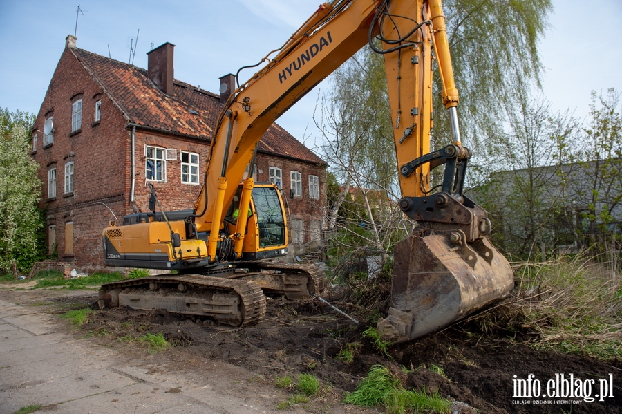 Trwa rozbirka 120-letniego budynku przy ul. Komeskiego, fot. 21