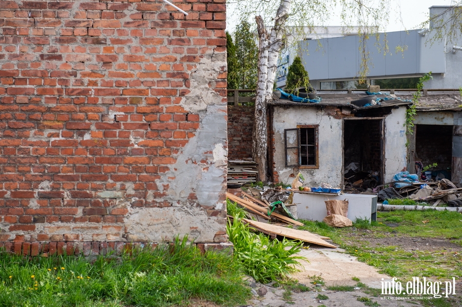 Trwa rozbiórka 120-letniego budynku przy ul. Komeńskiego, fot. 23