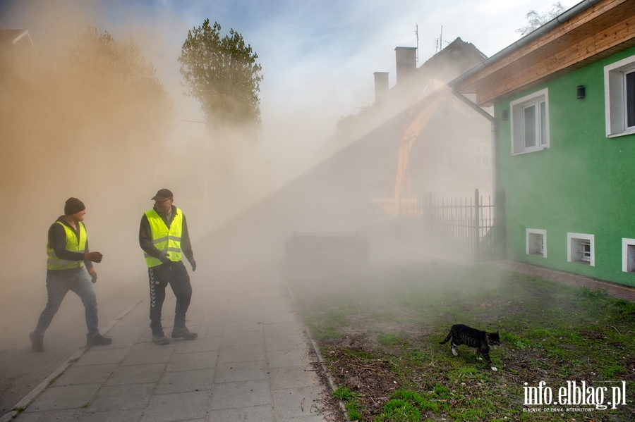 Trwa rozbirka 120-letniego budynku przy ul. Komeskiego, fot. 26